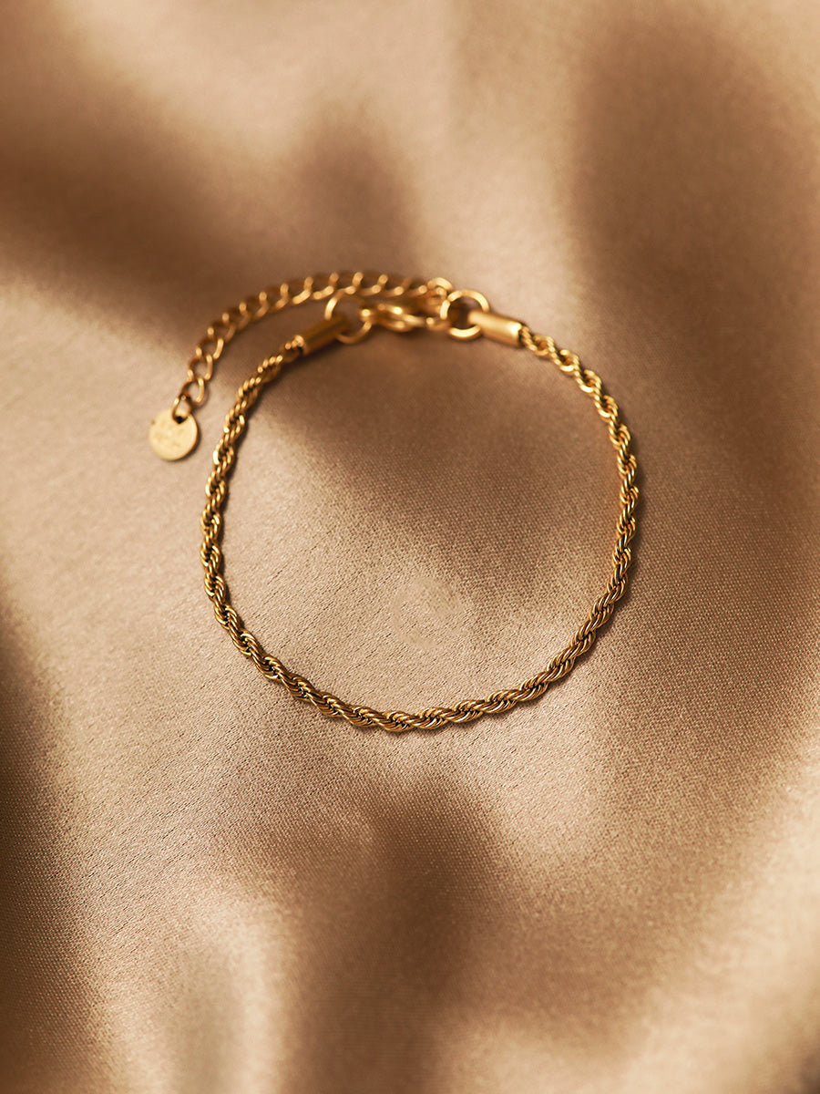 DELICATE DNA ARMBAND
