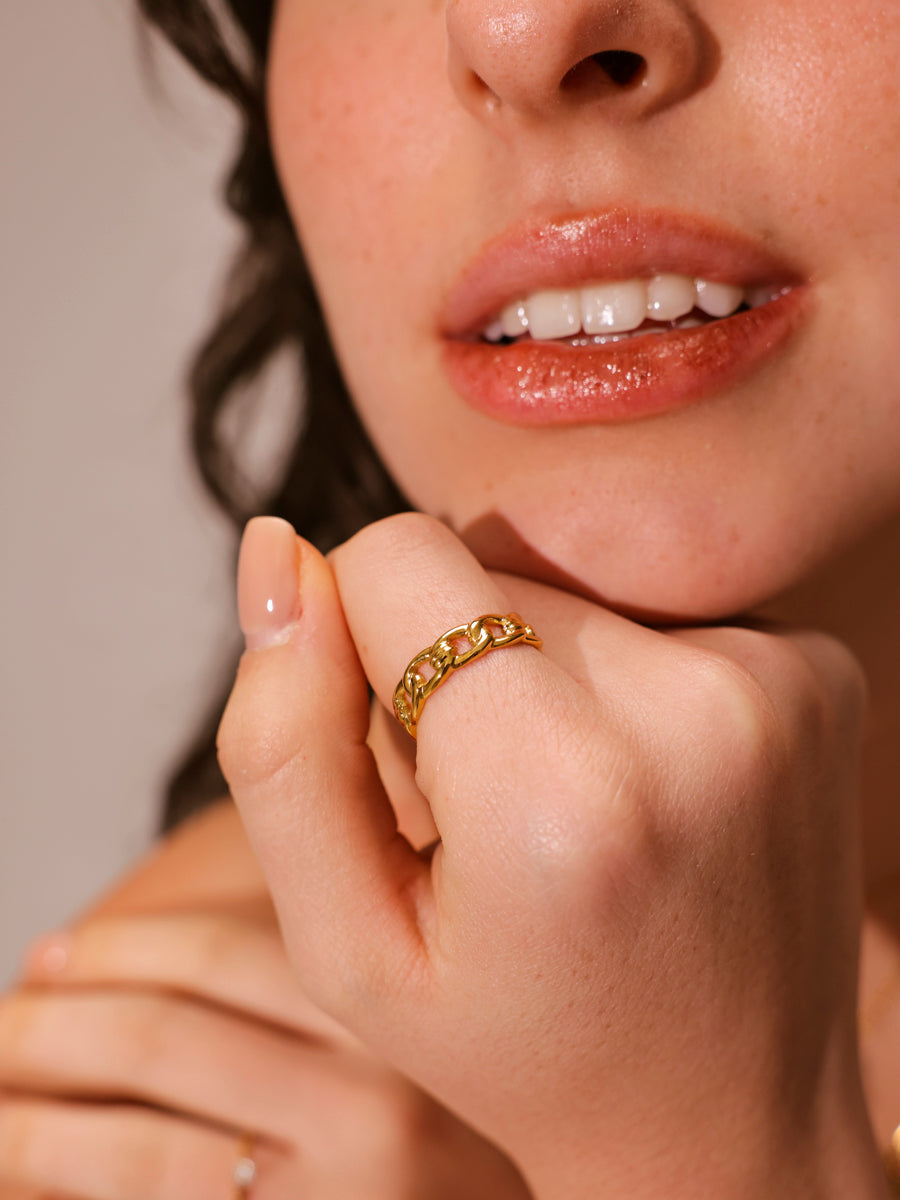 Twisted Knot Ring