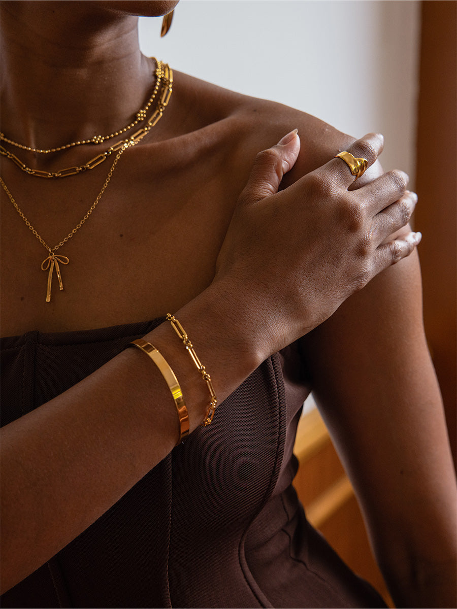 Captivating Armband