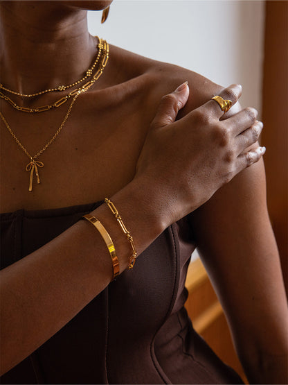 Captivating Armband