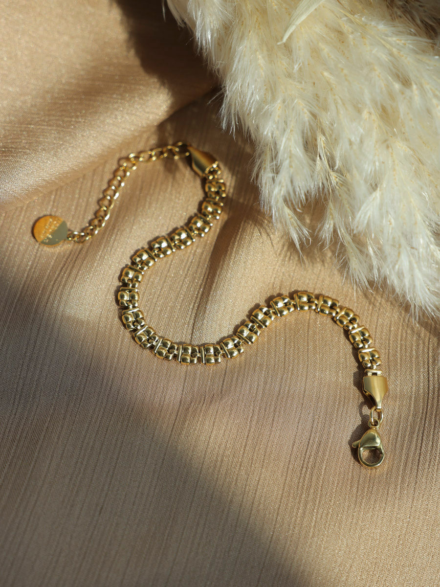 Bold Allure ARMBAND