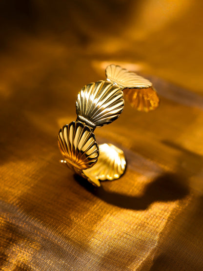 Shell Dream Armcuff