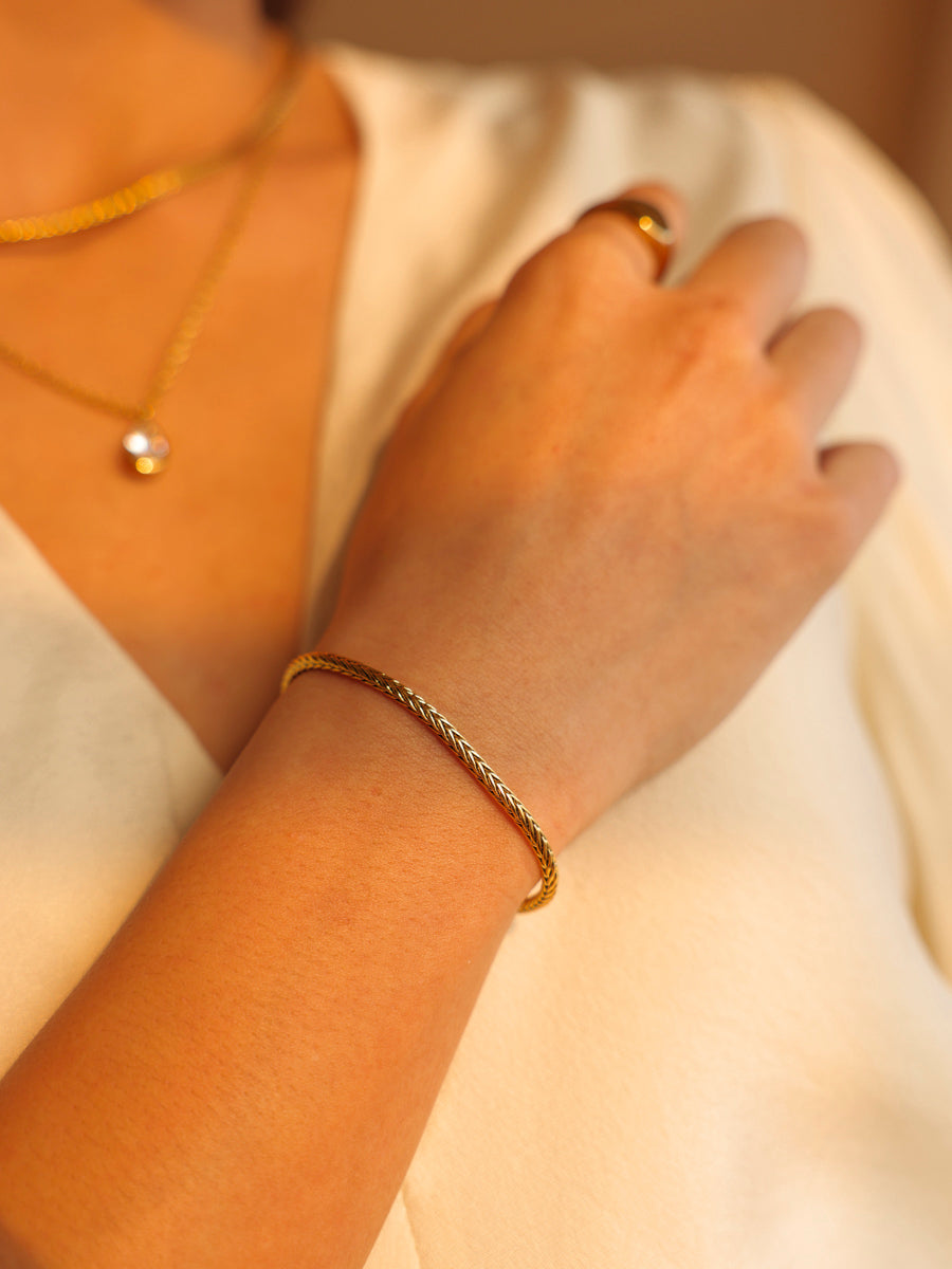 Linear Elegance ARMBAND