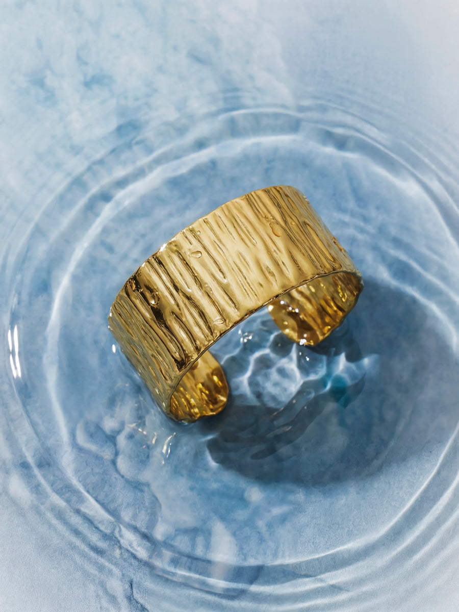 Bold Ripple Armcuff
