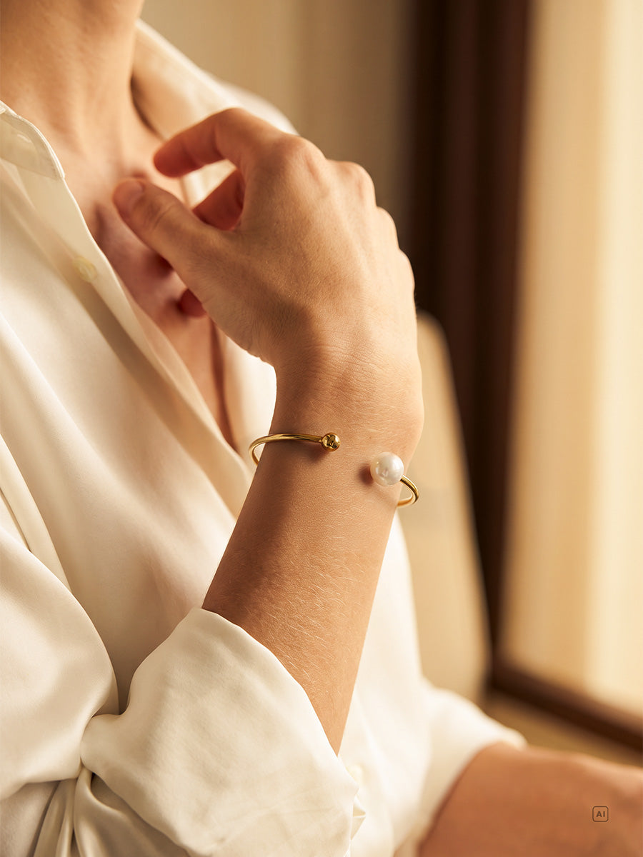 Dewdrop Pearl Armcuff