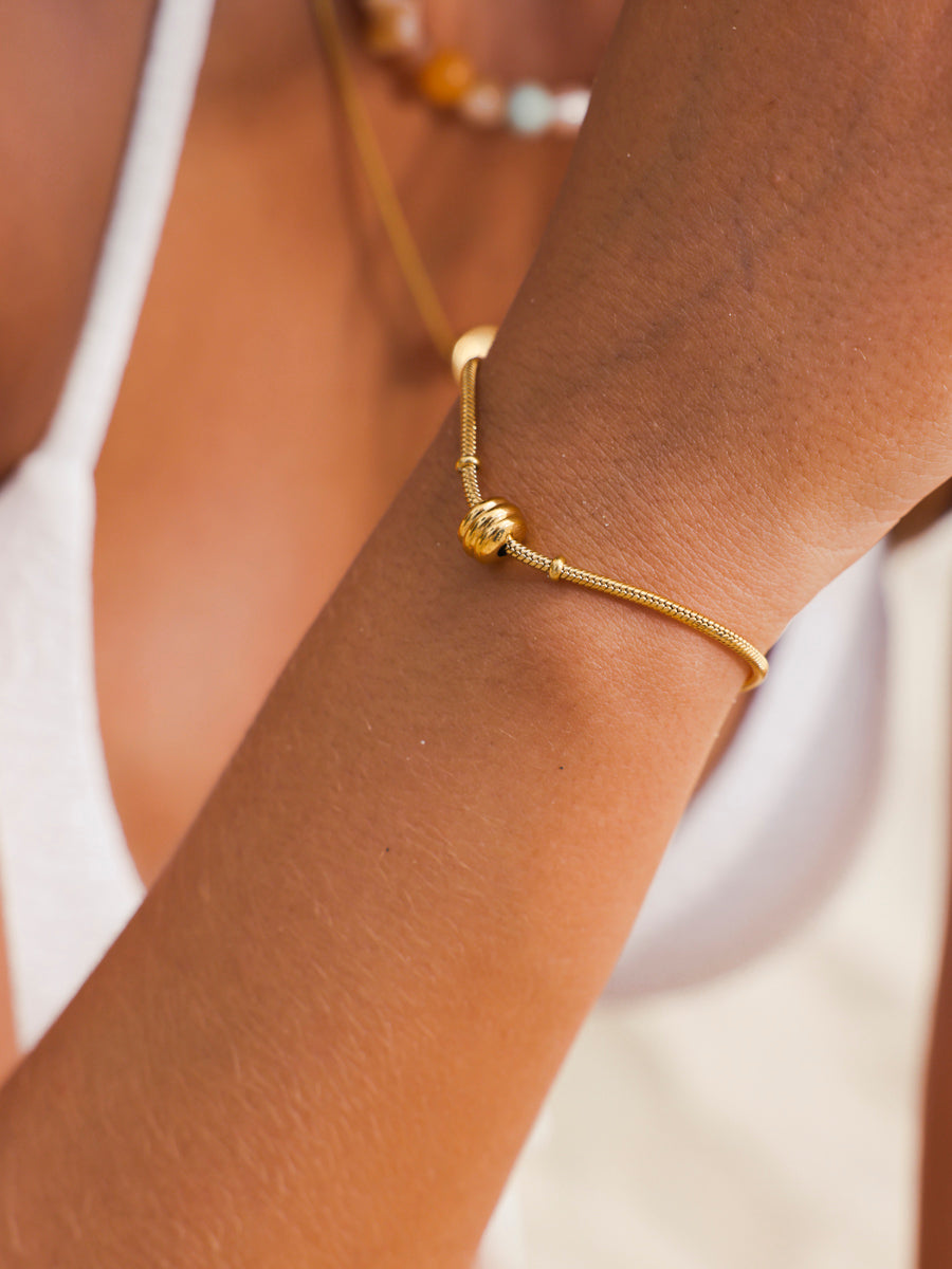 Serene Elegance ARMBAND