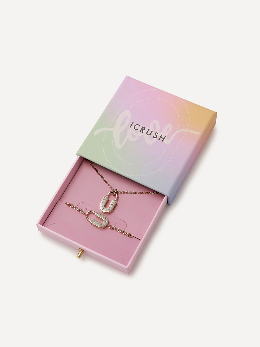 LOVE IS LOVE Set