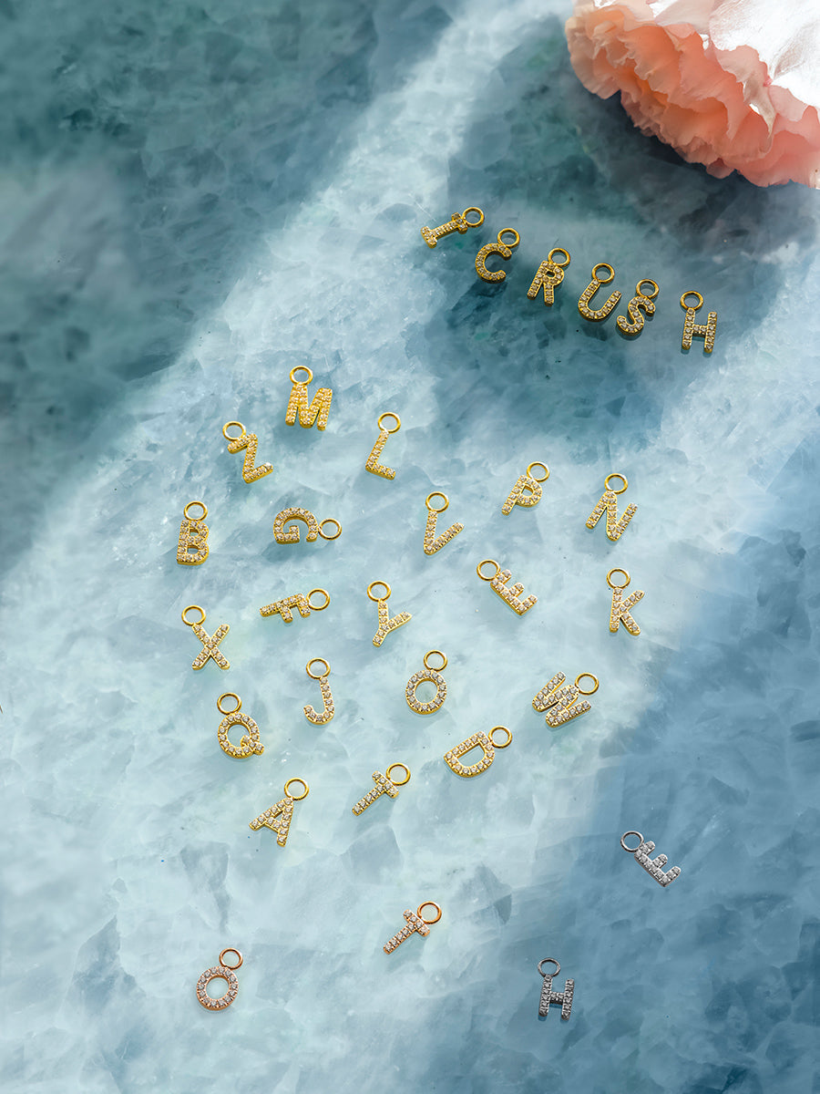 Dazzling Letter Ohrring-Charms