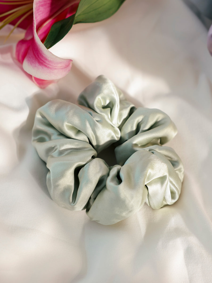 Fluffy Touch Pure Silk Scrunchie Light Green