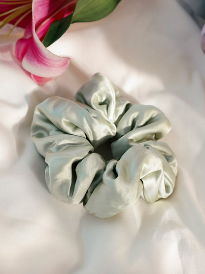 Fluffy Touch Pure Silk Scrunchie Light Green