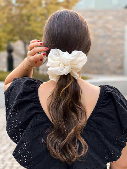 Puffy Lace Scrunchie White