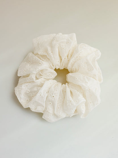 Puffy Lace Scrunchie White