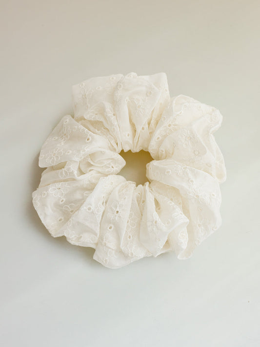 Puffy Lace Scrunchie White