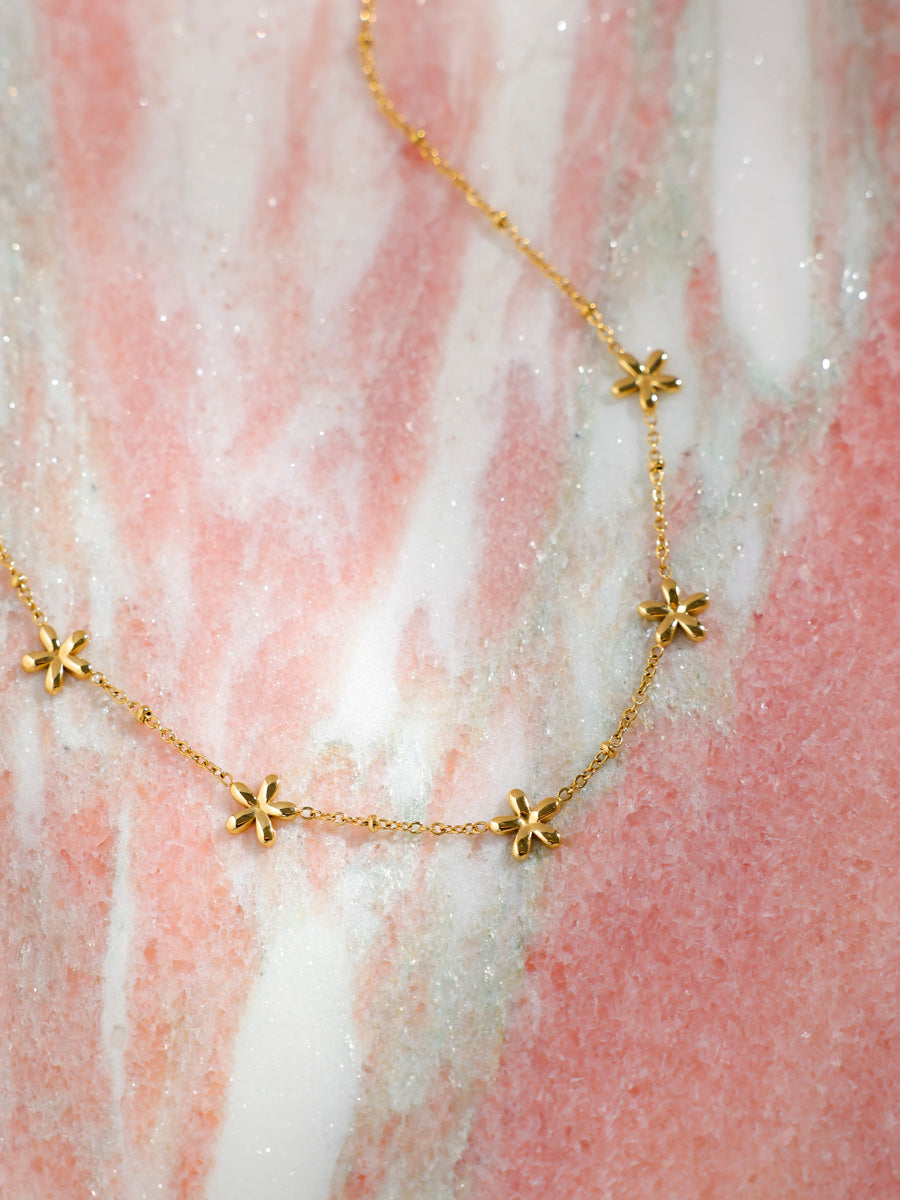 Dainty Flower Kette