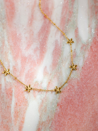Dainty Flower Kette