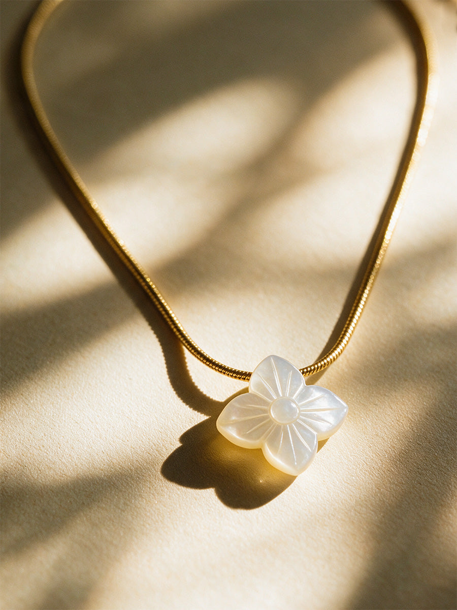 Delicate Bloom Kette