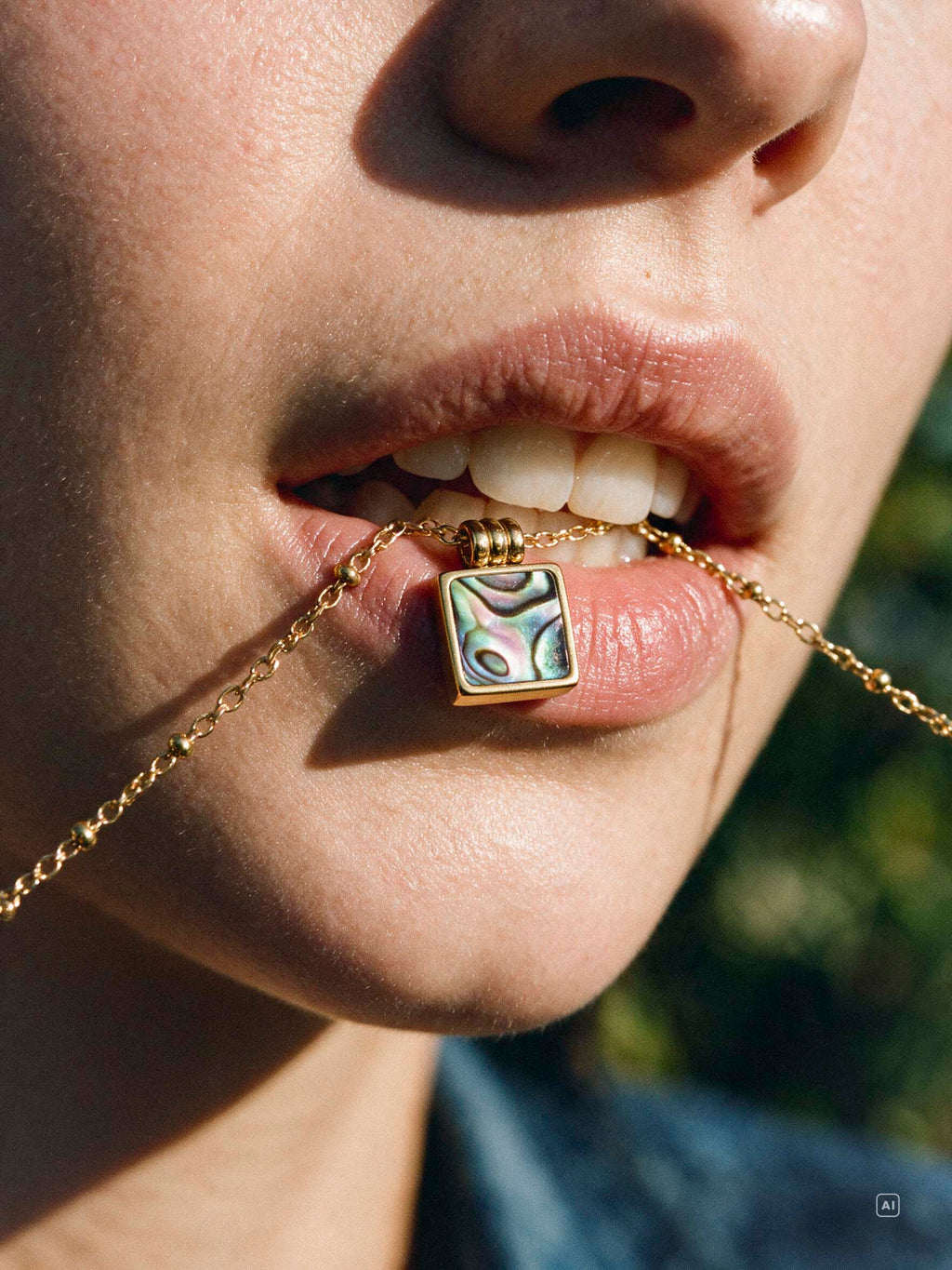 Iridescent Square Kette