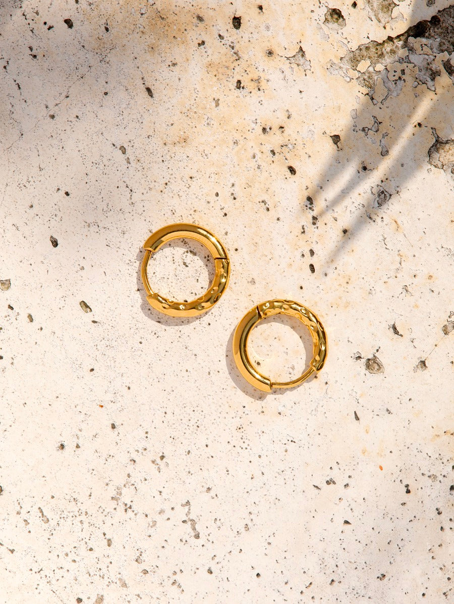 Small Half Texture  Hoop Ohrringe