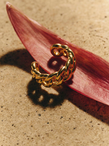 Gentle Twist Earcuff