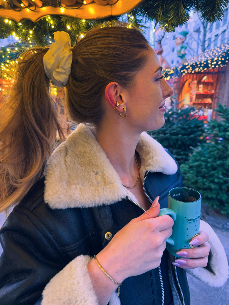 Sleek Curve Earcuff