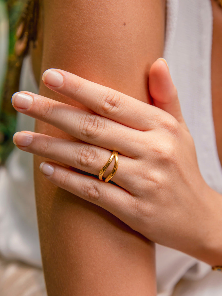 Chic Wave Ring