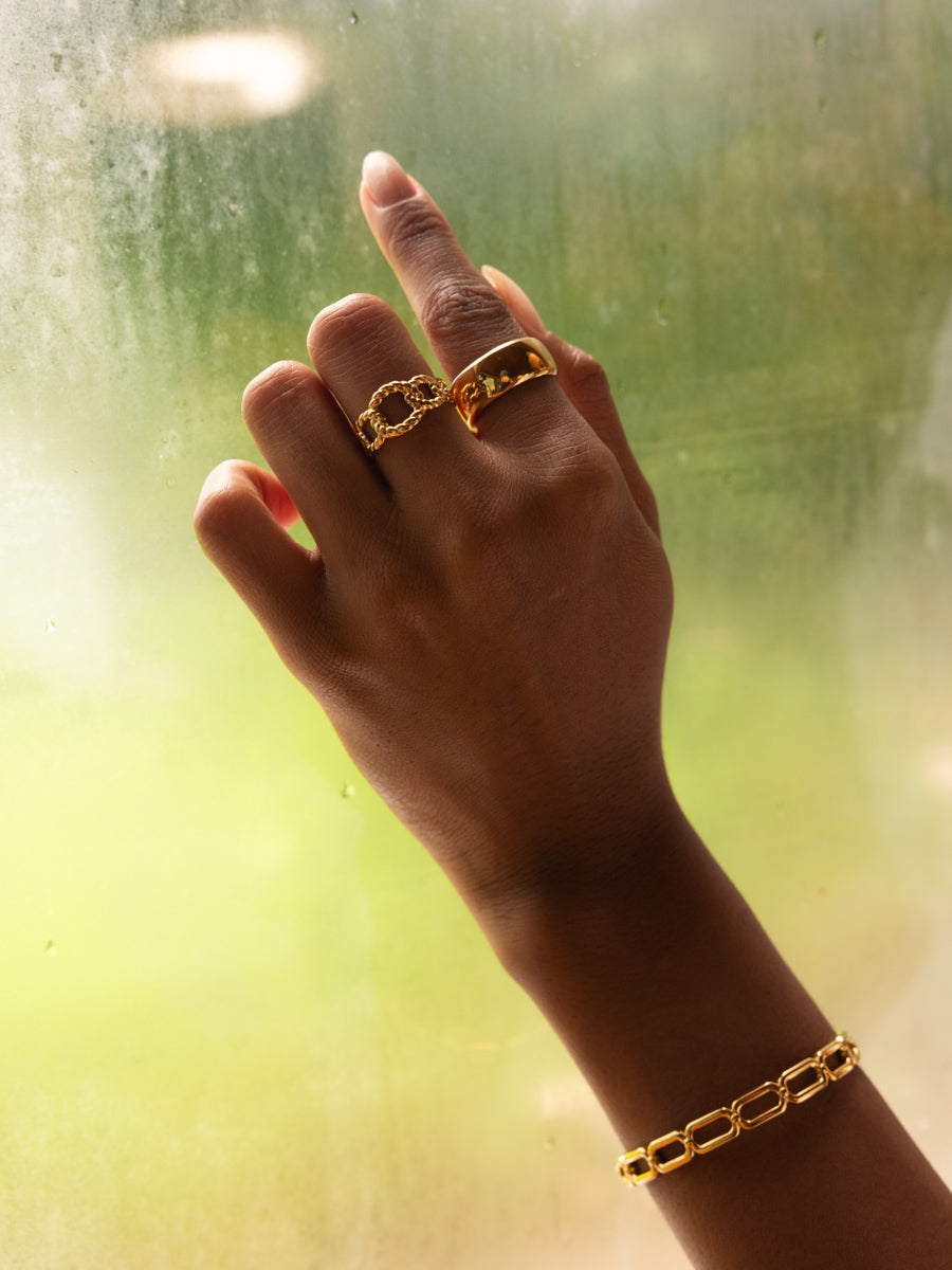 Exquisite Link Ring