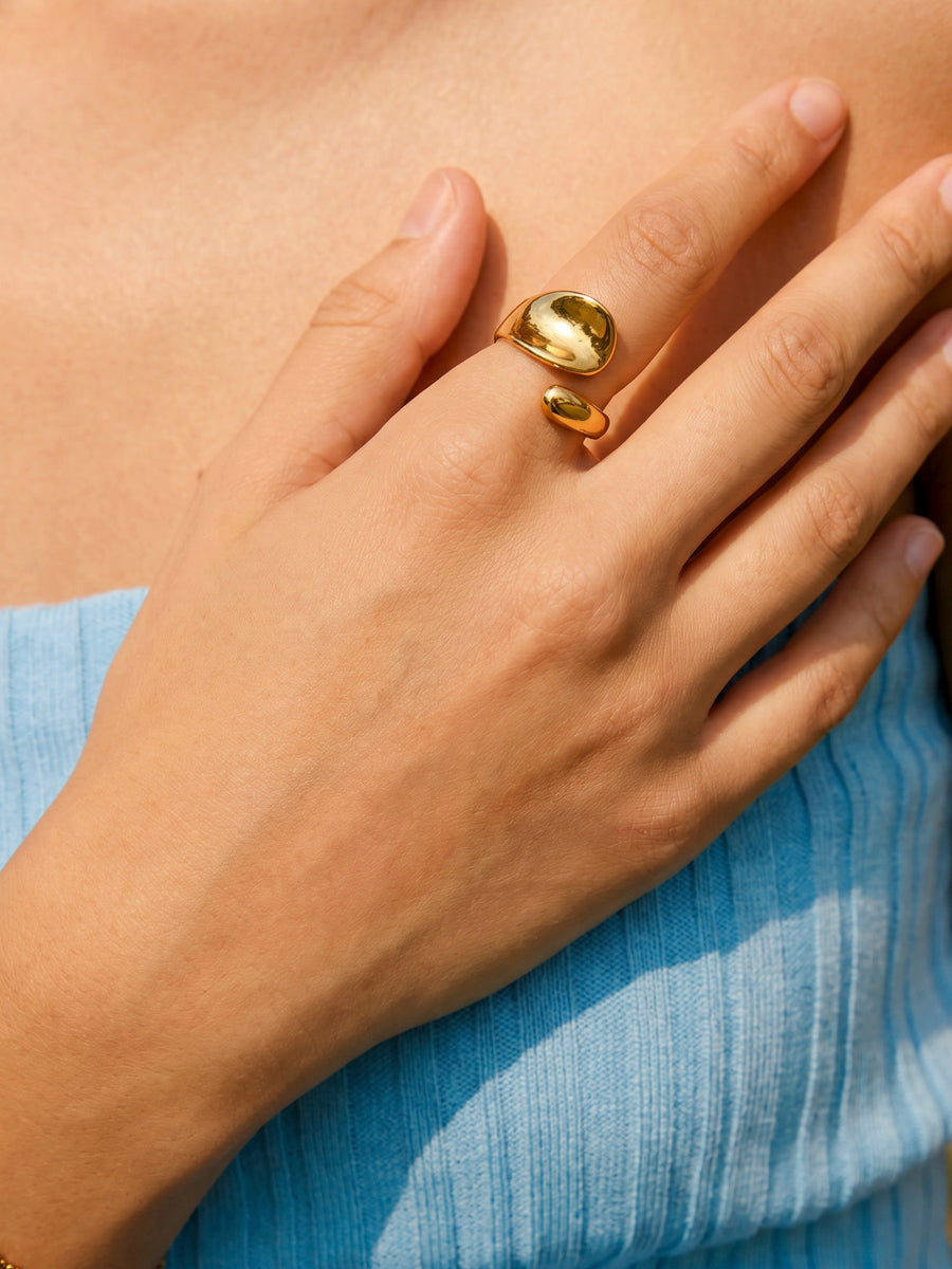 Fluid Band Ring