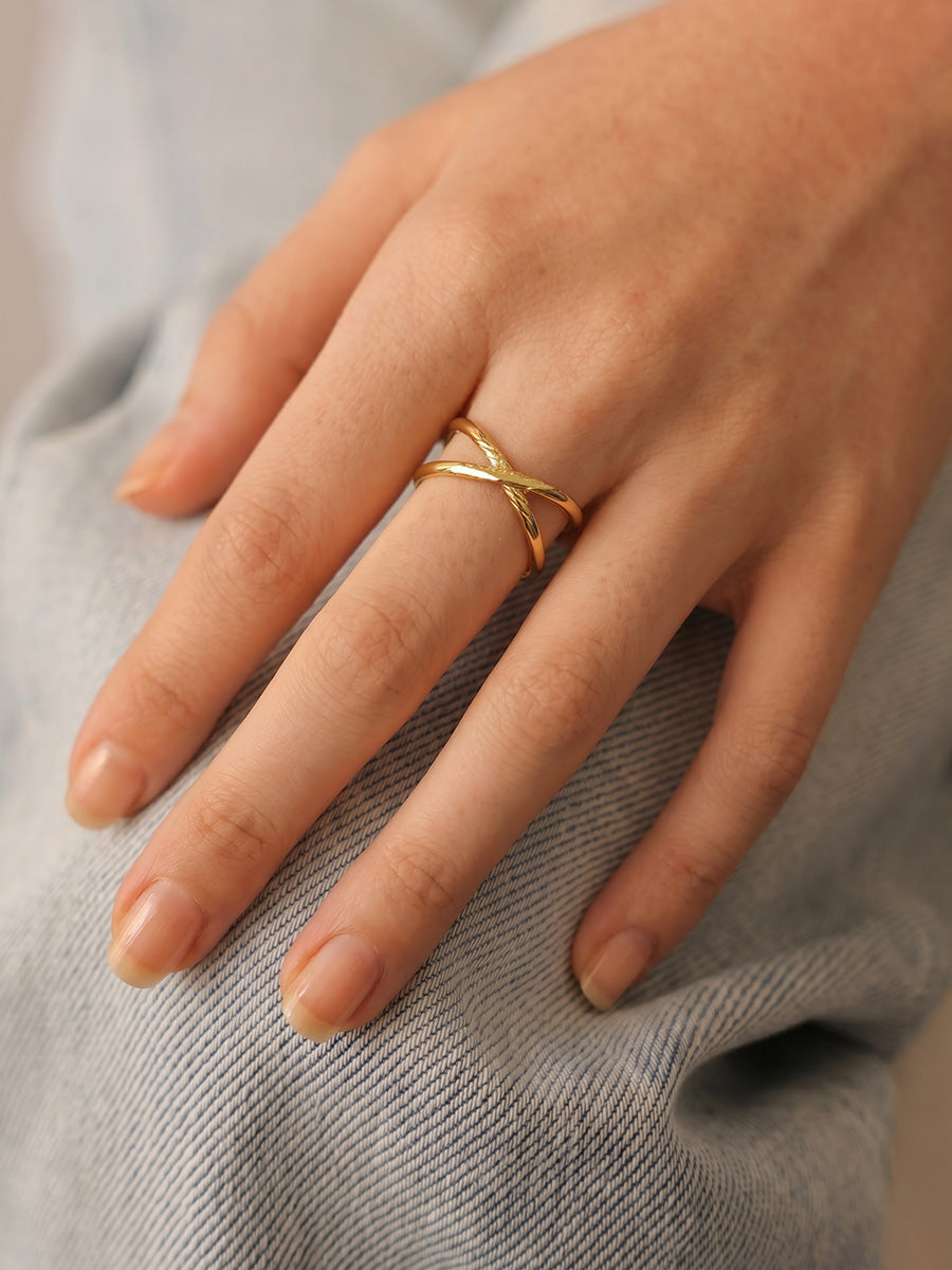 Vivid Echo Ring