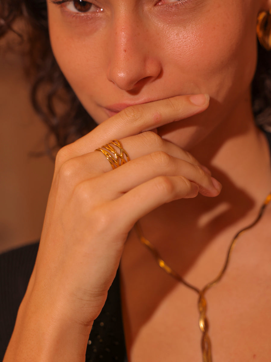 Intertwined Elegance Ring
