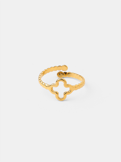 Graceful Clover Ring