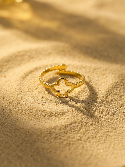 Graceful Clover Ring