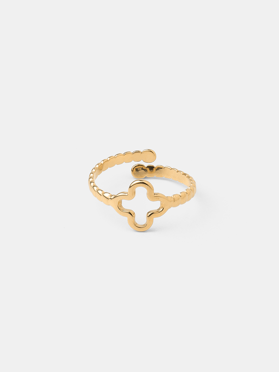 Graceful Clover Ring
