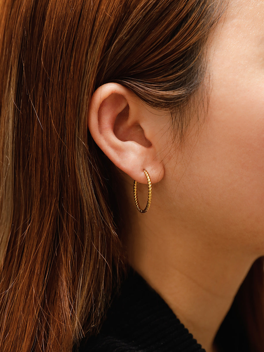 23mm Modern Twist Medium Ohrringe