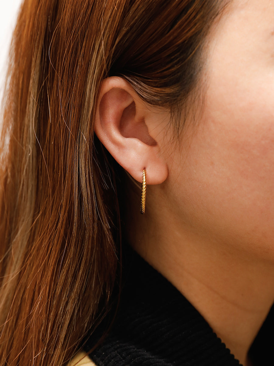 23mm Modern Twist Medium Ohrringe