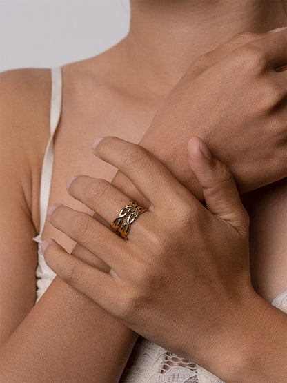 Double Twist Ring